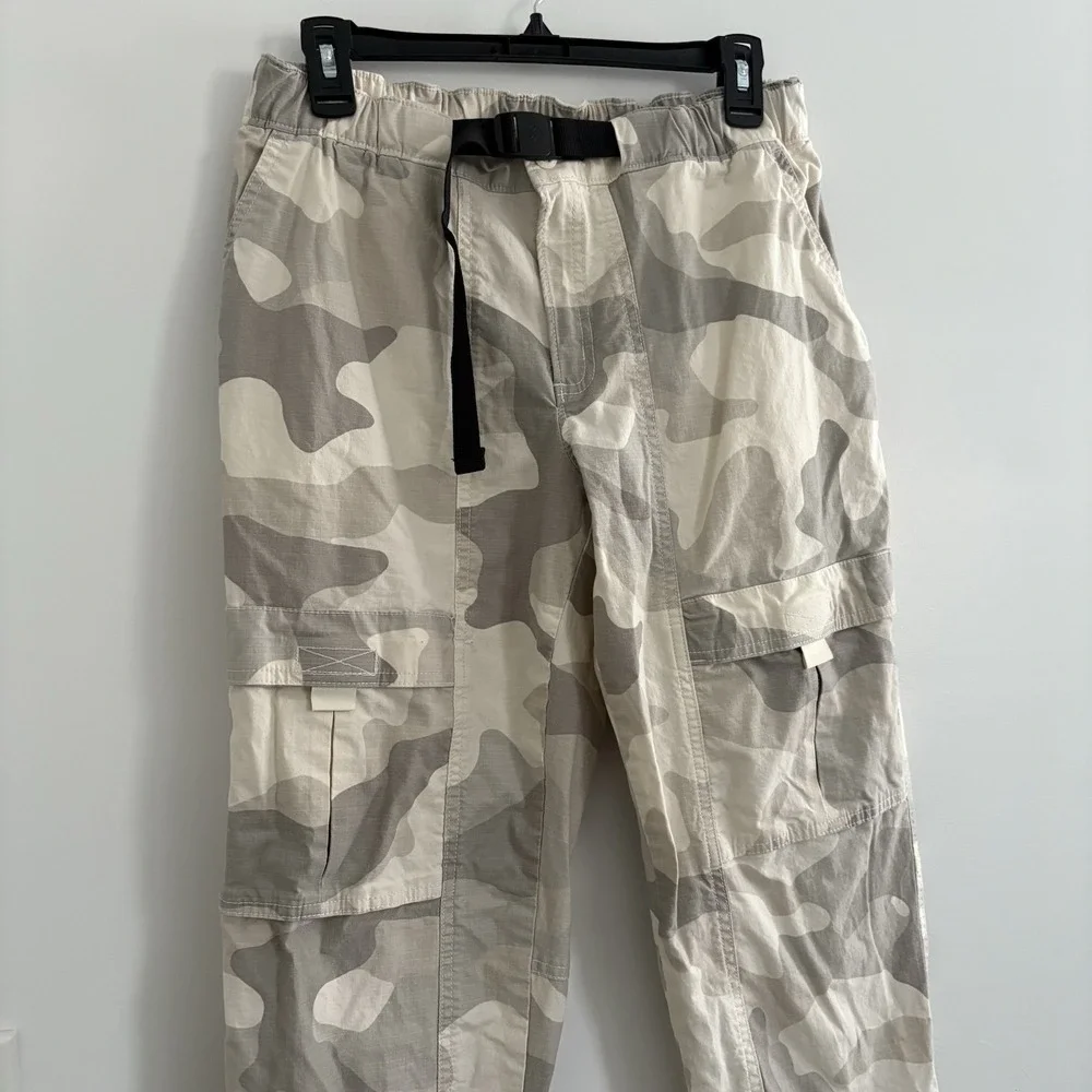 Columbia Women's Wallowa Cargo Camo Pants BeigeGrayWhite, Pocket zipper StrapSz8 - Picture 3 of 13